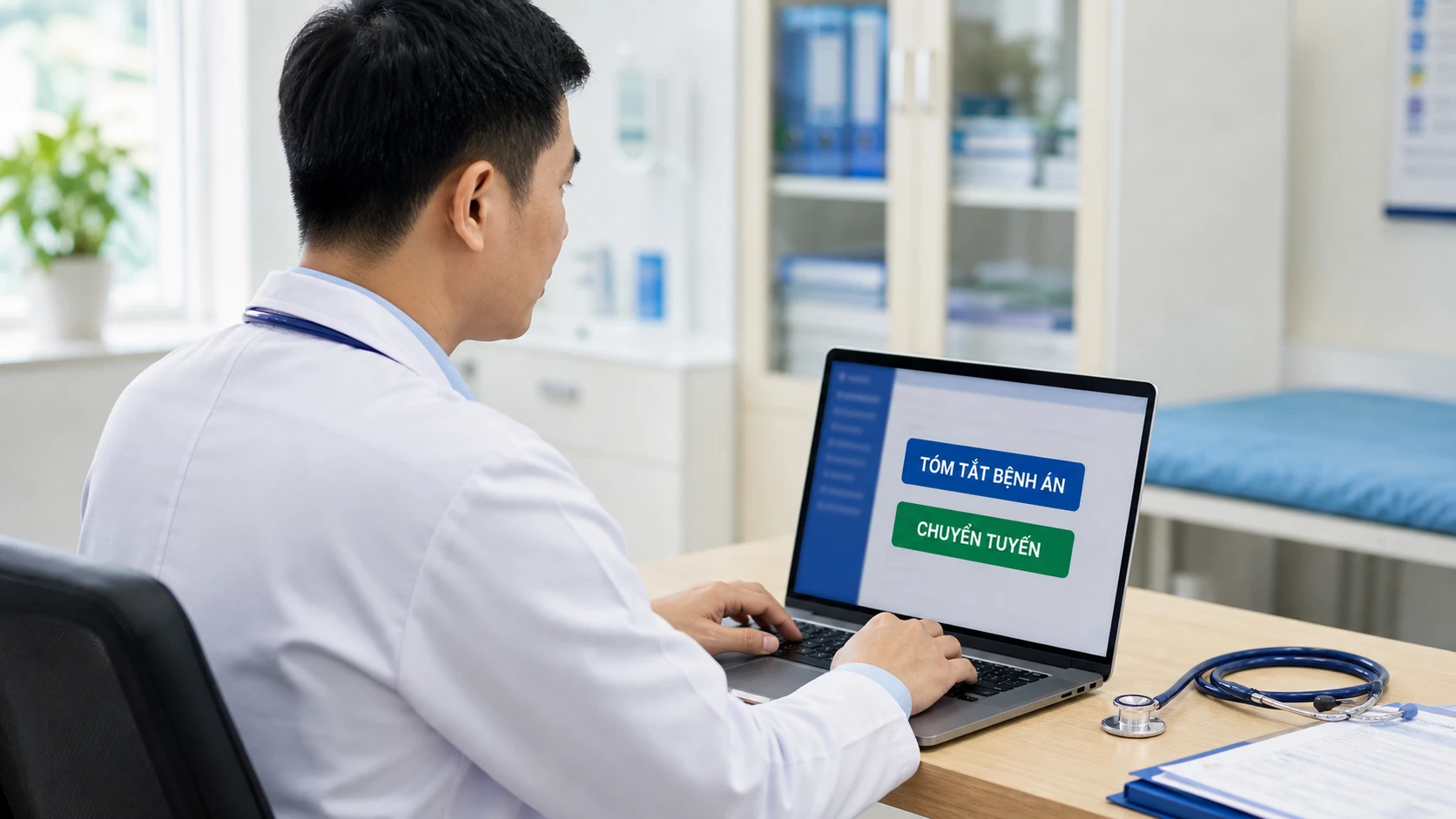 Bác sĩ chốt bản tóm tắt bệnh án trước khi kết xuất