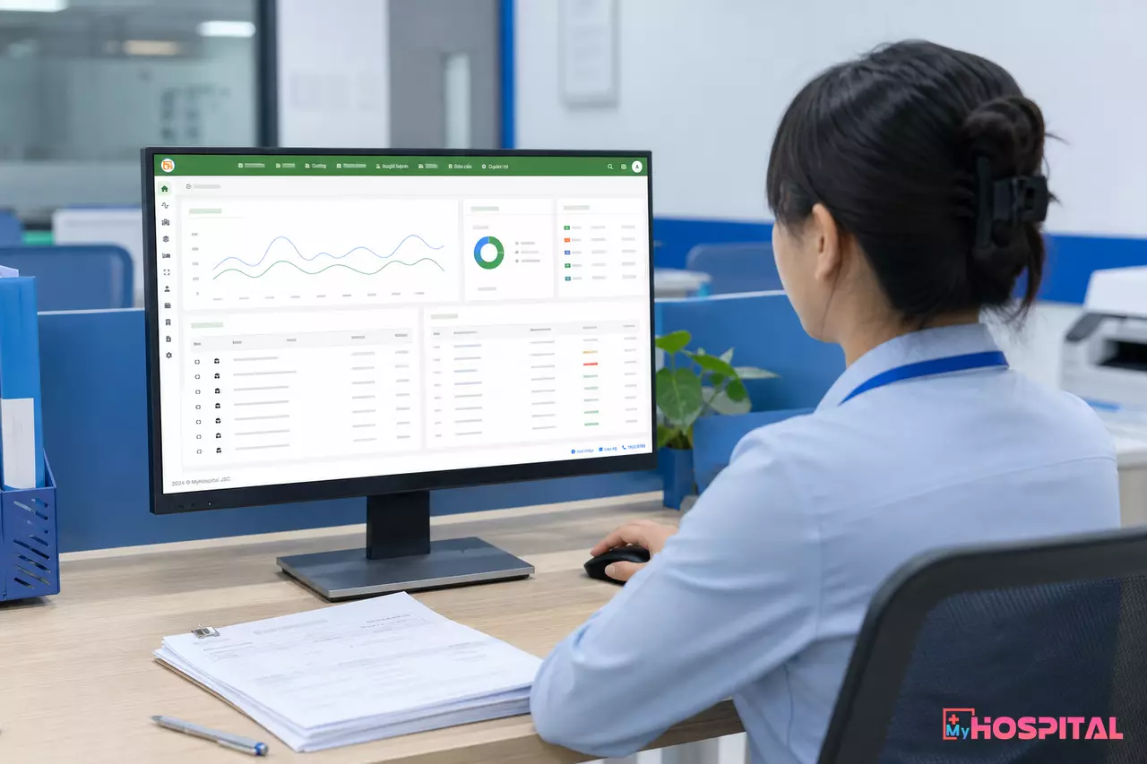 Nhân viên viện phí đối chiếu bảng kê vật tư thủy tinh thể trên phần mềm HIS