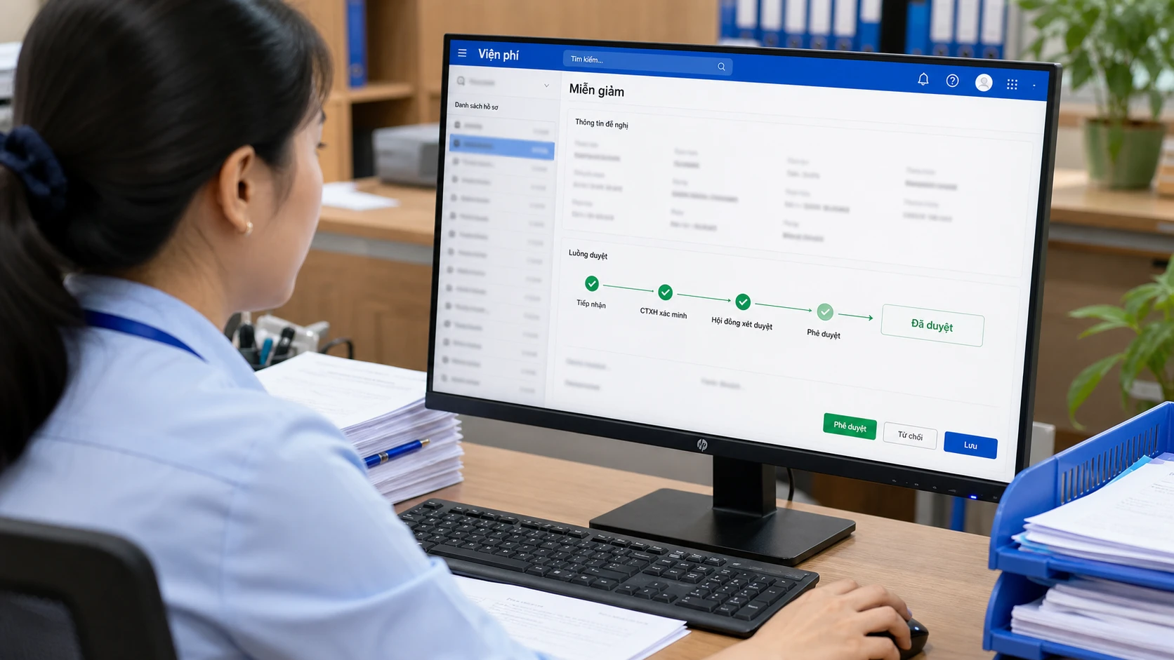 Màn hình phần mềm HIS ghi nhận và phê duyệt điện tử khoản miễn giảm viện phí có dấu vết