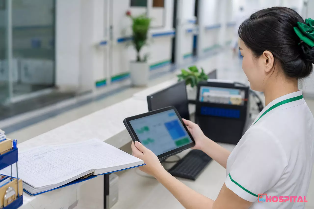 Sổ bàn giao trực điện tử so với sổ giấy tại khoa nội trú